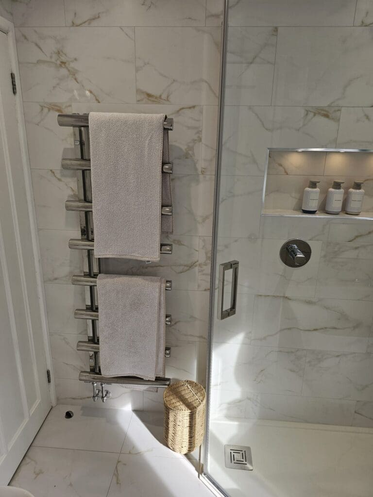 Bathroom Showroom Lutterworth┃Eat Soak Sleep