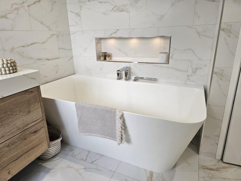 Bathroom Showroom Lutterworth┃Eat Soak Sleep