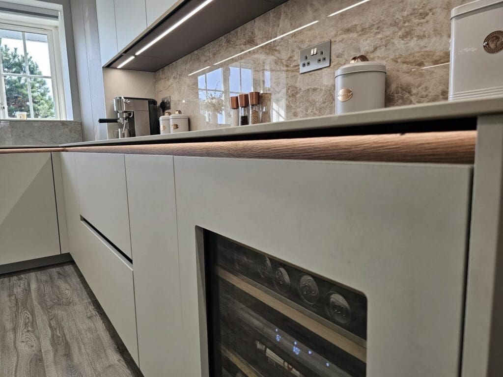 Light grey handleless kitchen