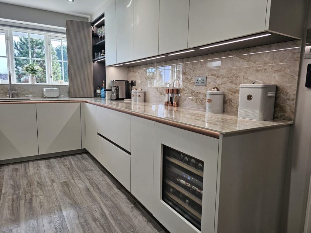 Light grey handleless kitchen